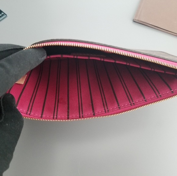 Louis Vuitton LV Beautiful Initials Neverfull MM Pouch Monogram Signature - Picture 11 of 14